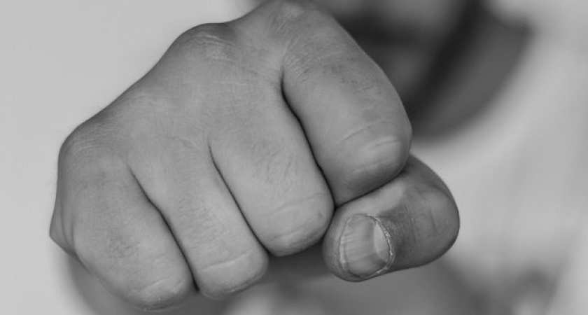 «Водитель VS пассажир»: пьяная драка заставила автобус остановиться