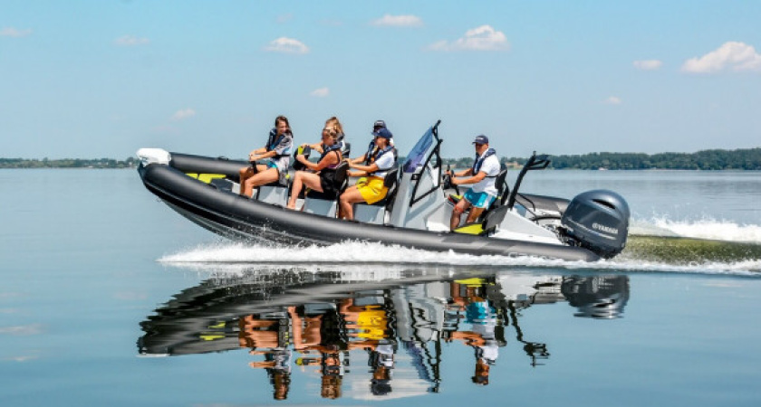Максимальная маневренность на воде: Почему подвесные лодочные моторы - ключ к идеальному водному приключению