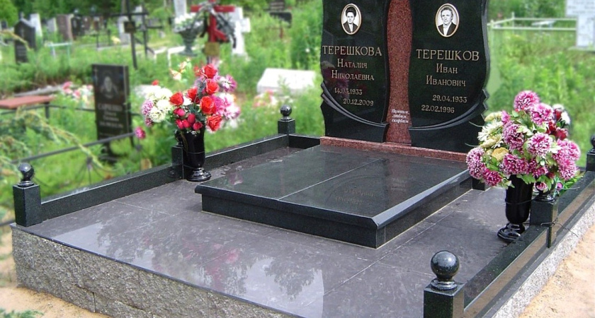 Тишина слов: Как памятники на могилах помогают в процессе горя и памяти