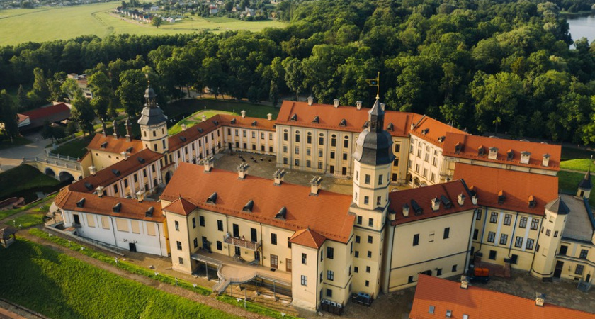 Раскройте Магию Белорусских Замков: Плюсы Аренды Автомобиля для Экскурсии в Мирский и Несвижский Замки