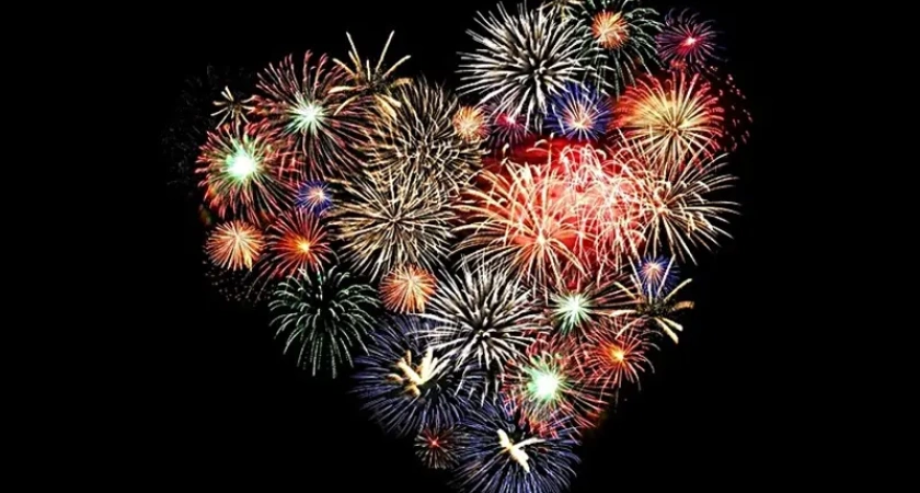Преимущества фейерверков и салютов для украшения праздников: магия огня и света