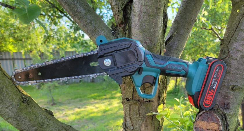 Революция в лесозаготовках: аккумуляторная цепная пила