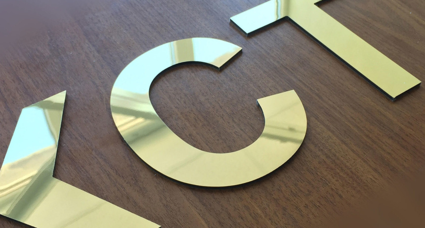 Идеальное Решение для Современной Визуальной Рекламы: Преимущества Плоских Букв из Акрила