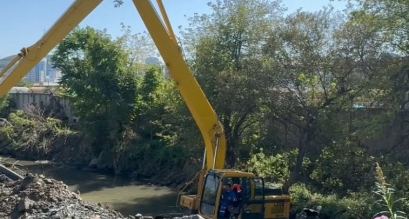 8 360 кубометров грязи угрожали Владивостоку: спасатели спасают Первую речку от многолетнего засорения