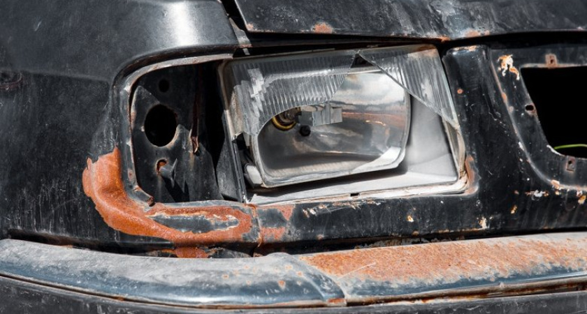 Водитель Toyota Carina спровоцировал ДТП на улице Спортивной — полиция нашла его через соцсети