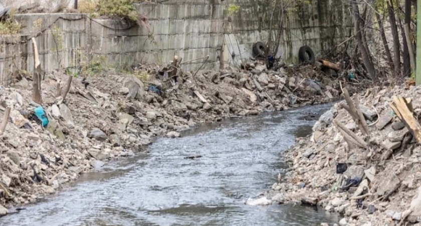 Во Владивостоке извлекли 11 тысяч кубометров грунта из Первой речки за месяц работ