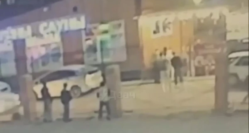 Подростки 13-14 лет с имитацией пистолета напали на кафе во Владивостоке и ранили сотрудницу