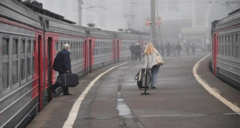 17-летний подросток перешел на красный свет в наушниках и попал под поезд во Владивостоке