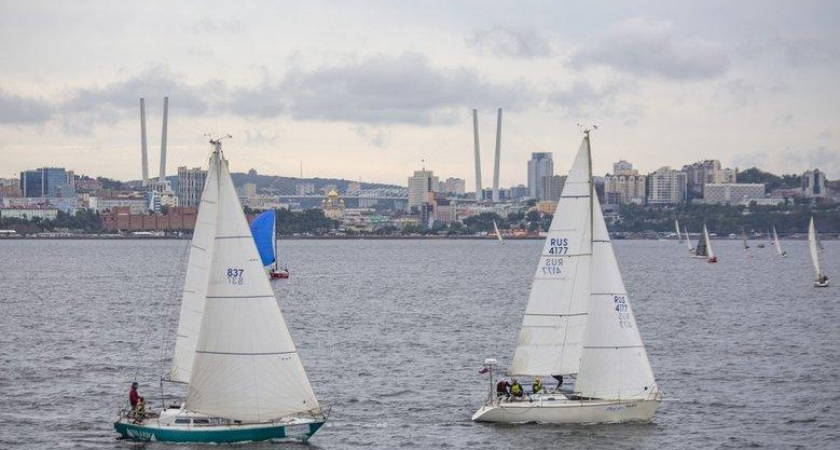 Губернатор Приморья запретил выход в море на малых судах с 15 ября