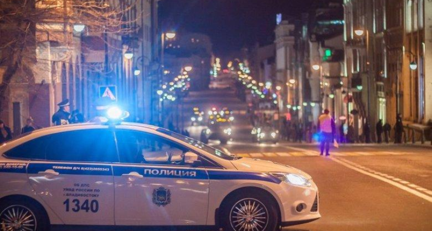 23-летний иностранец устроил дрифт на Toyota Aqua у «Бухты Тихой» с фальшивыми правами