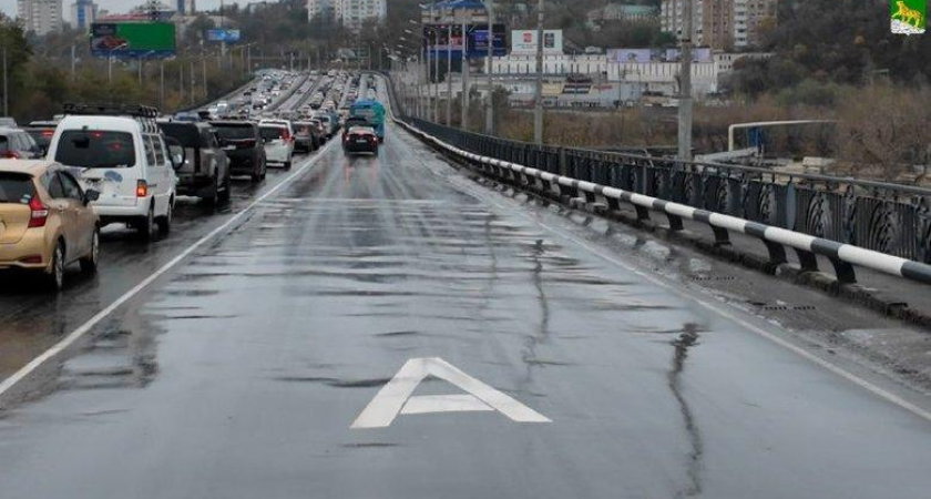 Выделенка от Некрасовской до «Парка Победы»: автобусы едут быстрее даже в часы пик