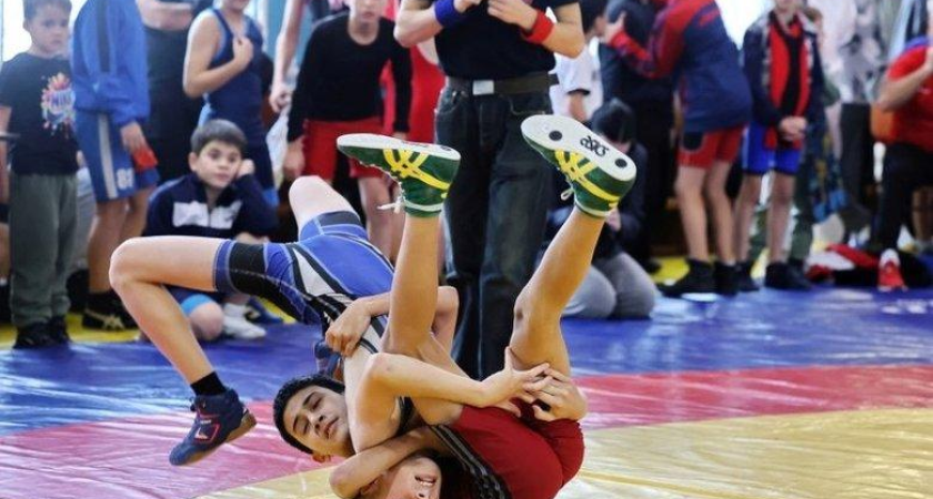 Более сотни юных борцов из Приморья сразились на турнире памяти легендарного тренера Мергенева