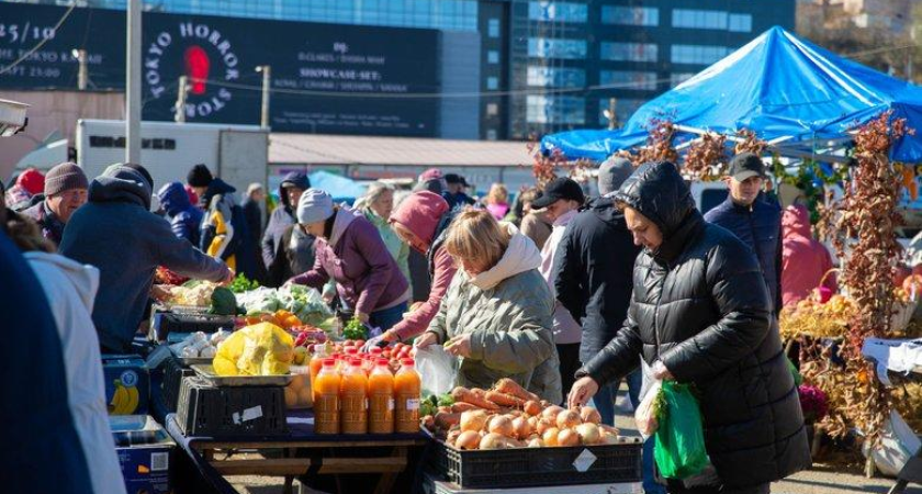 Цены ниже магазинных: фермерские ярмарки Владивостока ждут горожан с желтыми ценниками