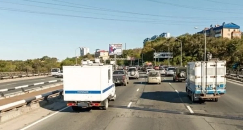 «Выделенка» создавала аварии: участок проспекта 100-летия Владивостока расширят у «Магнита»