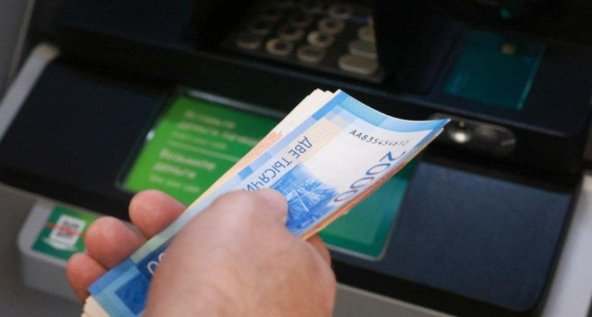 Банки запустили сезонную охоту за вкладчиками: как заработать на новогодней ликвидности