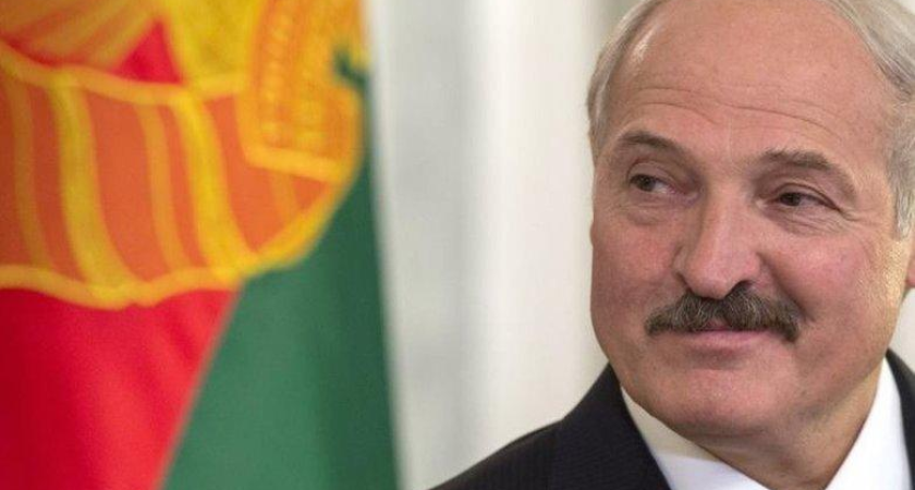 «Летает сутки и поразит любую точку»: Лукашенко объяснил, почему Беларуси не нужен «Буревестник»