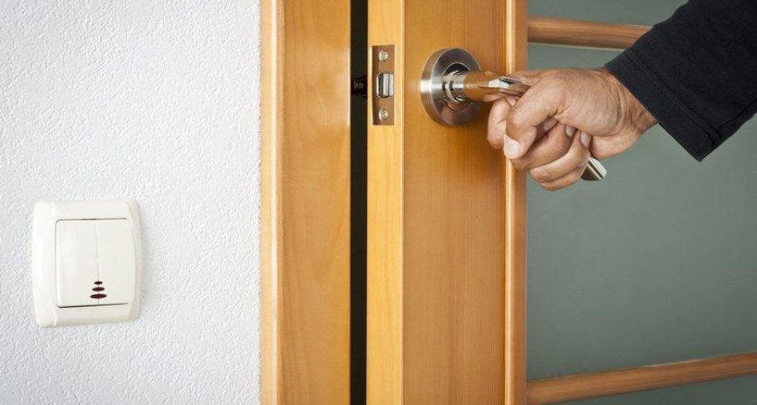 «Чёрный риэлтор» обманул 75-летнюю пенсионерку на 8 миллионов и квартиру в центре Владивостока