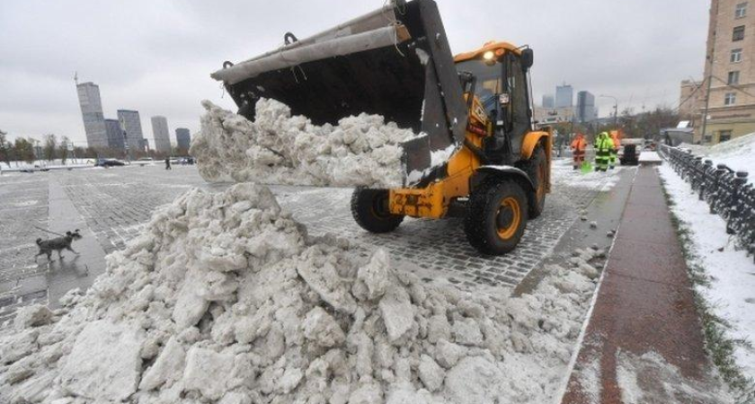 180 единиц техники и 764 тонны соли: как Приморье за ночь победило снежную стихию