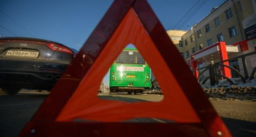 На трассе «Находка-Врангель» Toyota Crown сбила мужчину насмерть