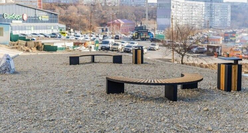 На месте ветхих гаражей во Владивостоке создают зоны отдыха с памятниками