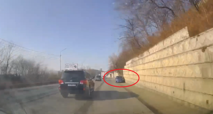 На Адмирала Юмашева водитель Honda Fit на скорости вылетел на встречку и протаранил авто