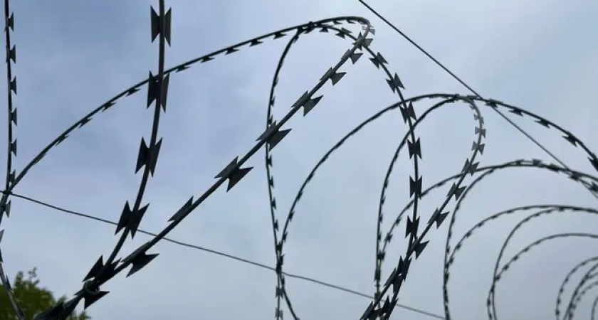 Экс-депутата с онкологией отправят в ШИЗО на 7 суток за мат в разговоре с женой