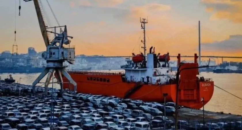 Поток автомобилей вырос в 4 раза: таможни Приморья перешли на круглосуточный режим