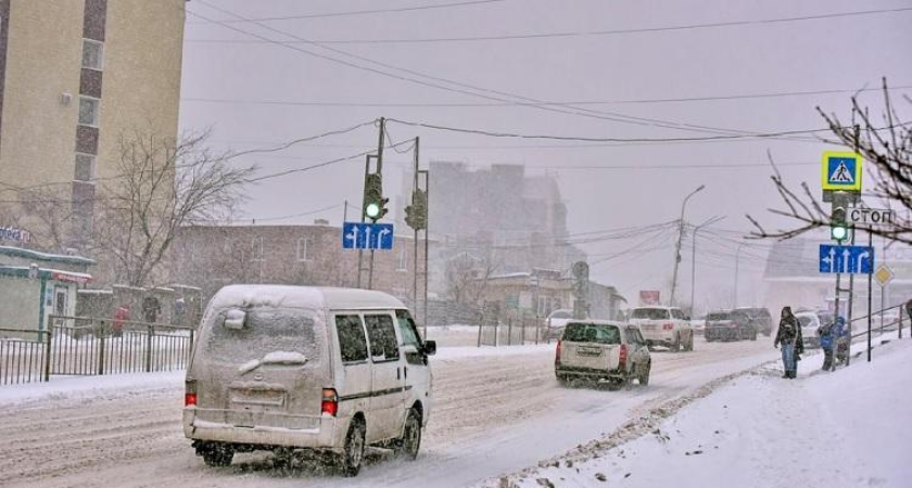 Циклон сковал Приморье: метель, гололед и ветер до 25 м/с парализовали дороги
