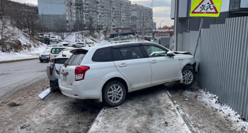 «Домино» на Ладыгина: Suzuki Jimny протаранил три Toyota и отправил водителя в больницу