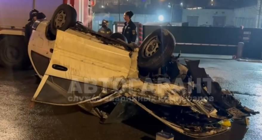 Перевернул Toyota и сбежал: водитель скрылся после удара о дерево на Фадеева, 42