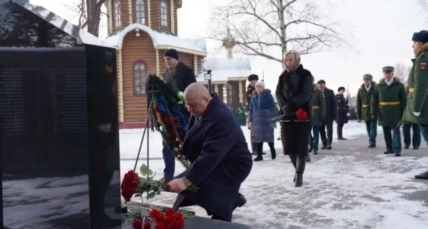 82 года воспитания героев: Уссурийское суворовское училище почтило память погибших выпускников