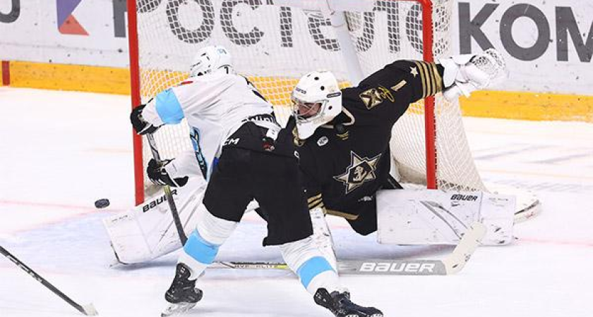 «Динамо» разгромило «Адмирал» 4:1 и возглавило Запад КХЛ после четвёртой победы подряд