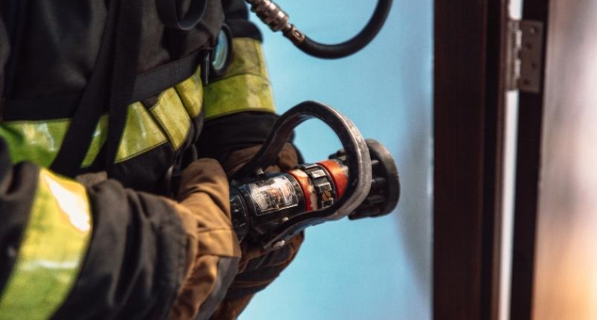 2576 датчиков за жизнь детей: Приморье ставит дымовые извещатели в 70% деревянных домов