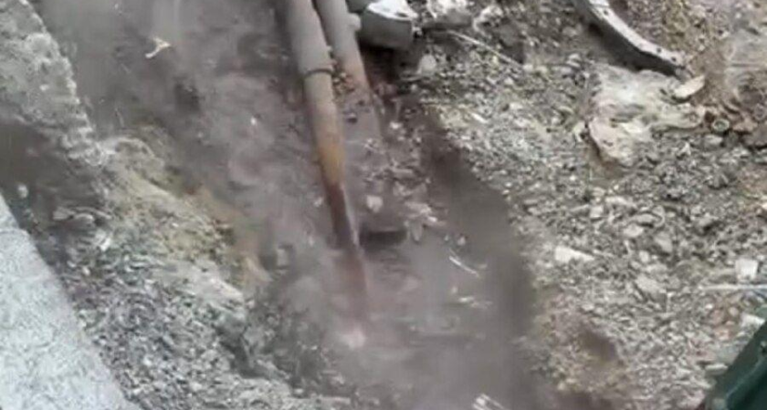 «Река» из горячей воды затопила улицу Уборевича: коммунальщики молчат об ущербе