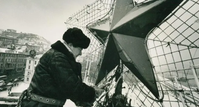 От советских гирлянд к современным инсталляциям: как менялась главная площадь Владивостока за 34 года