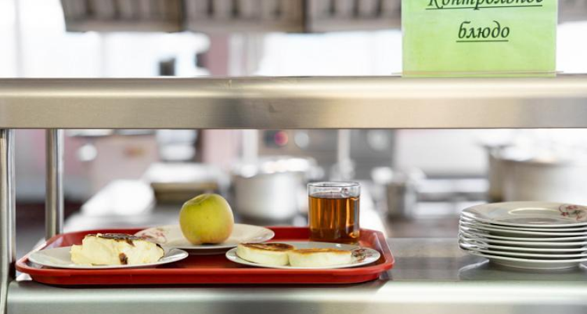 Во владивостокской школе № 11 изъяли некачественные продукты после жалоб в соцсетях