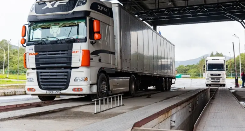 Каждый второй нарушитель: из 222 проверенных грузовиков в Приморье оштрафовали 114