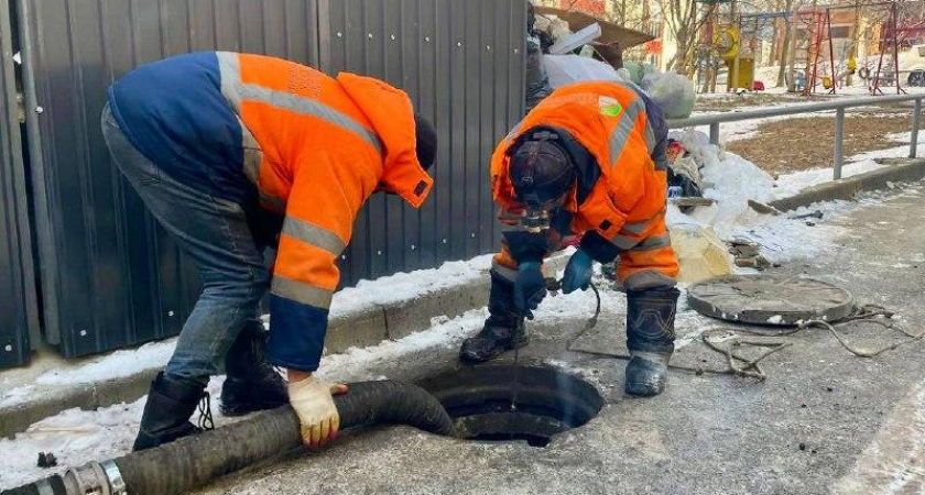 Владивосток готовится к весеннему потопу: коммунальщики экстренно прочистили 540 метров ливневок