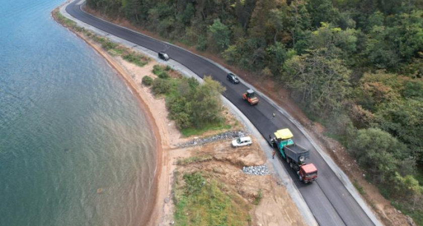 На острове Русский проложили 17 км новых асфальтированных дорог