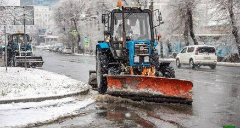 Во Владивостоке отменили занятия: снег, ветер и гололёд на два дня