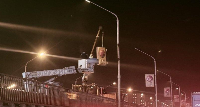 Во Владивостоке снесли 38 рекламных щитов, чтобы очистить город от визуального шума