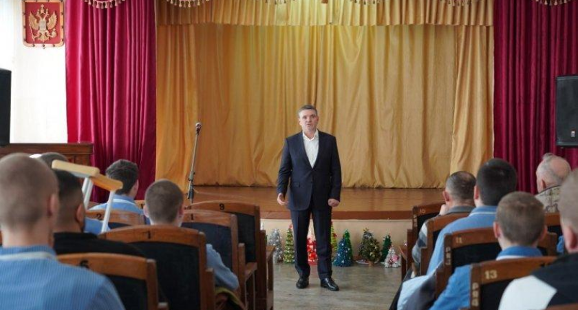 Корж поздравил раненых бойцов с Новым годом в госпитале Уссурийска