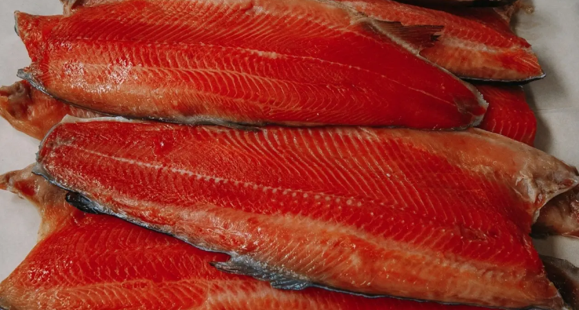 Кишечную палочку нашли в полутонне копченой нерки из Владивостока
