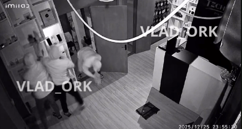 Владивостокские воры украли коробки с муляжами айфонов вместо техники