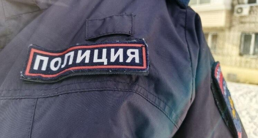 Курьера Уссурийска поймали на подземной торговле алкоголем через доставку