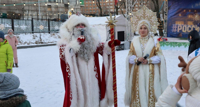 Во Владивостоке открыл врата сказочный городок с катком и пони