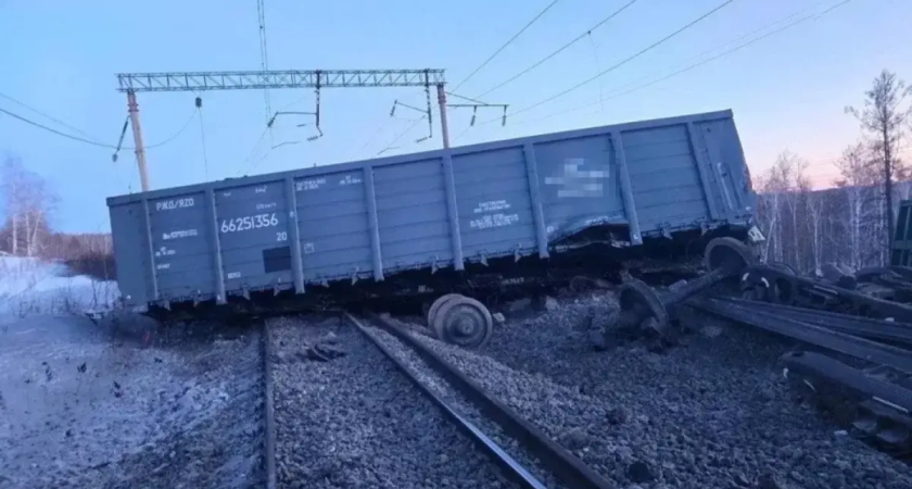 35 вагонов с углём сошли с рельсов: поезда Москва-Владивосток опаздывают на 13 часов