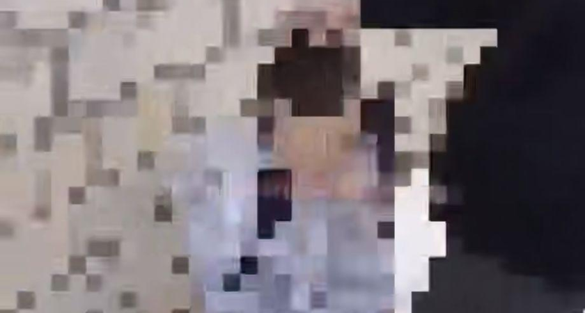 Двое школьников вытащили одноклассника без куртки на мороз и сняли издевательства на видео