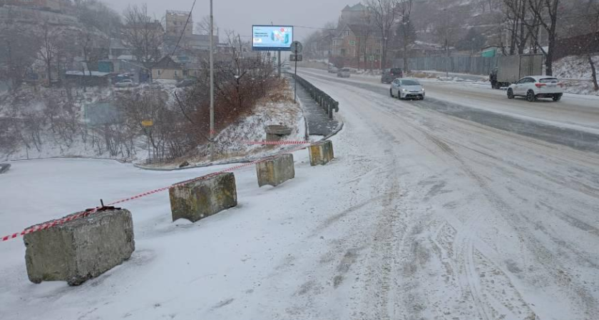 Гололедица 10-11 января: ГАИ Владивостока призывает отказаться от личных авто