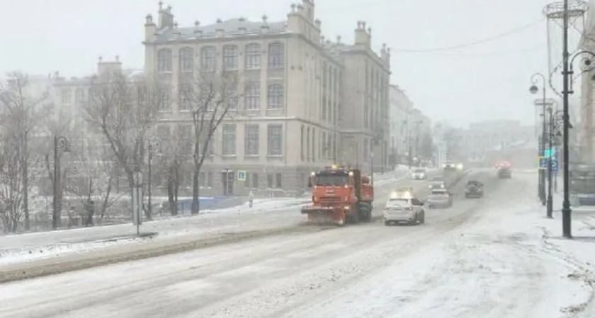 Месячная норма снега за ночь: Владивосток завалило 1500 кубометрами